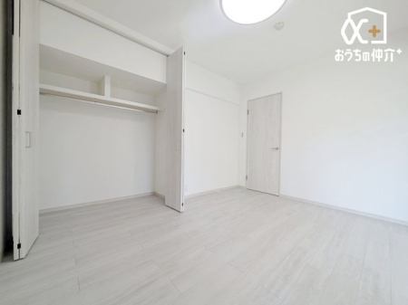 その他内観 約6.6帖の広さの洋室。広々とした洋室は、多目的に使える万能スペース。寝室や書斎、趣味の部屋にもぴったり。