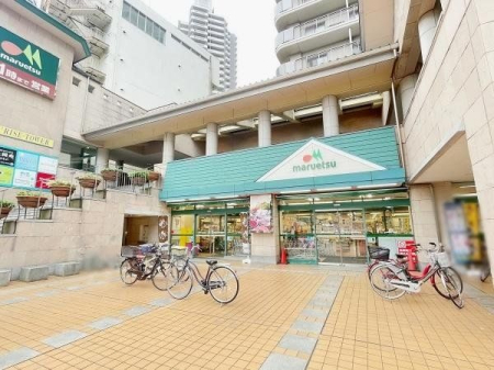 周辺環境 マルエツ所沢御幸町店 徒歩1分。品揃え豊富なスーパーマーケットでございます。近隣の方々でいつも賑わっております。駐車場もございます。 20m