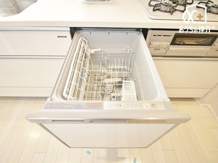 キッチン 家事の負担を軽減するビルトイン食洗機付き！毎日の洗い物から解放された時間でゆったり家族団らんを。