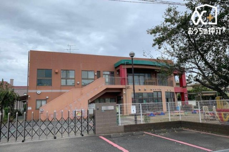 周辺環境 すこやか保育園 徒歩3分。■通常保育・午前8時30分より午後4時30分まで・専門的指導として、和太鼓・柔道・体育・リトミック・英会話・読み書き・数の理解・絵画等個々にあわせた幼保園内容 220m