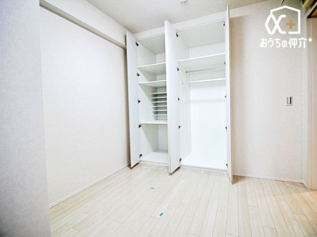 子供部屋 クローゼットが付いているため、お子様の勉強道具・衣類・寝具等も便利に収納可能です。