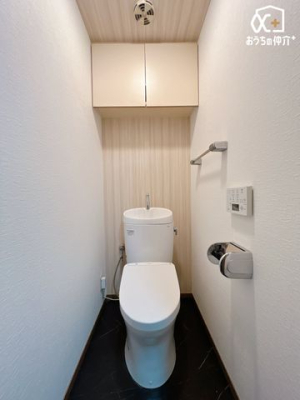 トイレ ■シンプルな内装のスッキリとしたトイレです。お手入れやお掃除が、簡単にできるシンプルなデザインのトイレです。