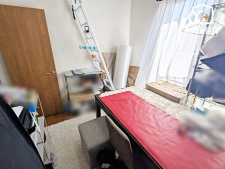 その他内観 家具や家電をおいてもゆとりある空間です。広いベッドでゆっくり日常の疲れを癒す空間にもおすすめです。