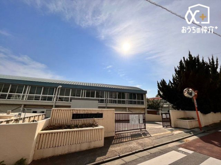 周辺環境 富士見市立関沢小学校 徒歩10分。 780m