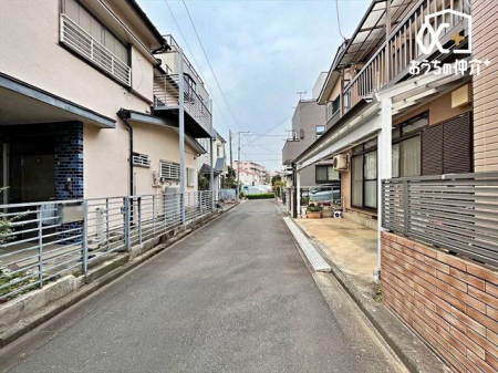 現地土地写真 車通りの少ない落ち着いた環境。お車の出し入れも落ち着いてできる、ゆったりとした環境です。現地にて是非環境をお確かめください。