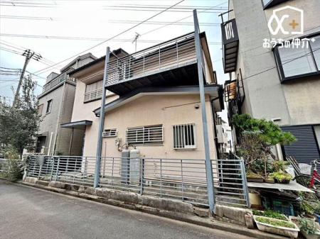 現地土地写真 落ち着いた雰囲気が漂う住宅街。ゆったりと暮らしたい方にもおすすめしたい、静かで心地良い住環境になっております。皆様のお問い合わせお待ちしております！