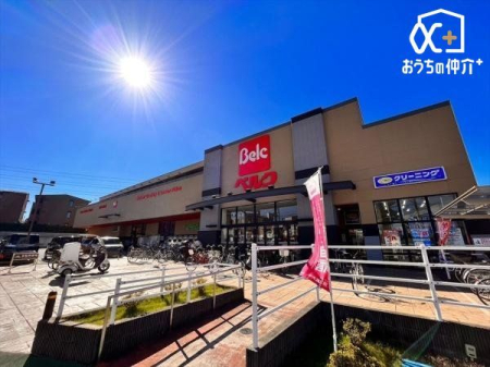 周辺環境 ベルク　関沢店 徒歩7分。営業時間9：00～0：00　駐車場の広いスーパーです。 540m