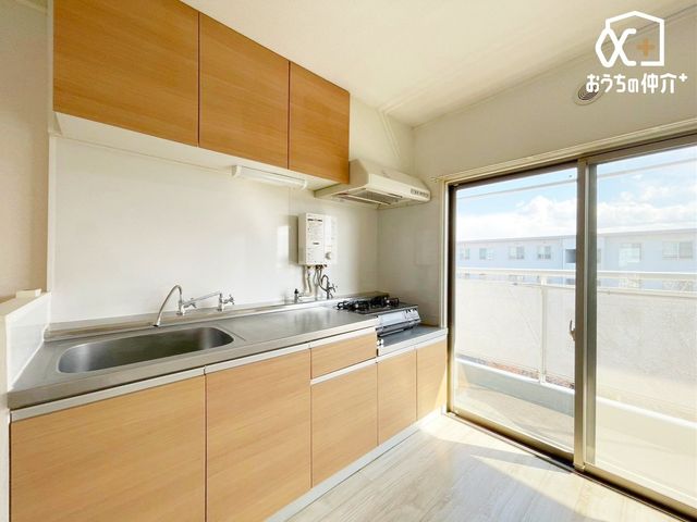Lb` `Kitchen`gLb`炱AH̏yԂɁAZłX[YɖʂȂƂłAȒPɂłȂǁAyLb`Xy[XɎdグ܂B