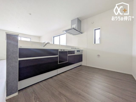 現地外観写真 周囲の騒音が少なく、家族や個人の時間を大切にできる閑静な住宅地。