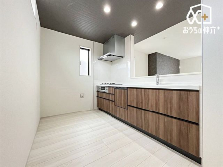 キッチン 毎日使うキッチンだからこそ、食事の準備を楽しい時間に、忙しい時でもスムーズに無駄なく作業できる、お手入れも簡単にできるなど、毎日を楽しくするキッチンスペースです。