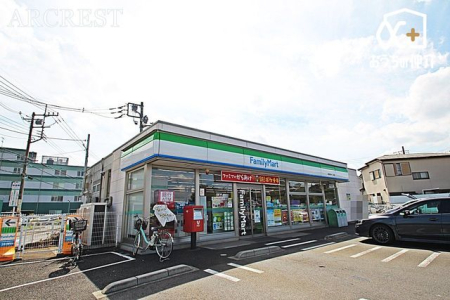 周辺環境 ファミリーマート新座石神一丁目店 徒歩4分。営業時間：24時間 駐車場：有 250m