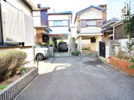 現地外観写真 車通りの少ない落ち着いた住環境です。小さなお子さまをお持ちのご家族も安心です。