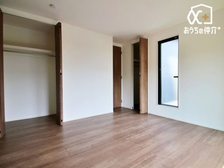 寝室 クローゼットも付いており、寝具・衣類等も豊富に収納可能な寝室です。