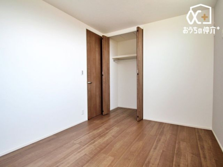 子供部屋 クローゼットが付いているため、お子様の勉強道具・衣類・寝具等も便利に収納可能です。