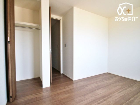 その他内観 洋室の収納スペース