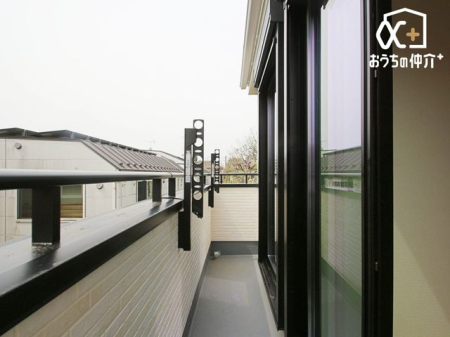 バルコニー 陽当たりの良いバルコニーです。2部屋から出入りできます。