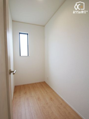 その他内観 居室としても利用できる2.25帖サービスルームです。