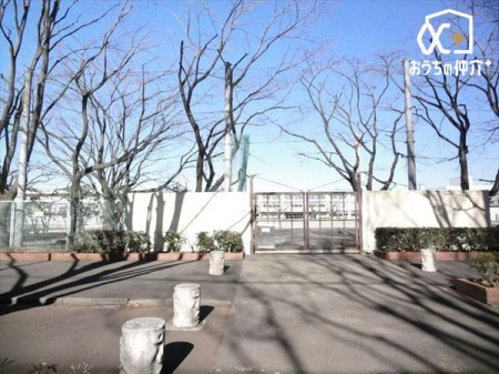 周辺環境 大泉桜学園　練馬区立大泉学園桜小学校 徒歩7分。昭和56年開校。児童数347人(令和5年時点) 施設一体型の小中一貫校です。 540m