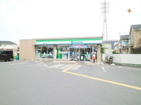 周辺環境 ファミリーマート朝霞膝折二丁目店 徒歩12分。 930m