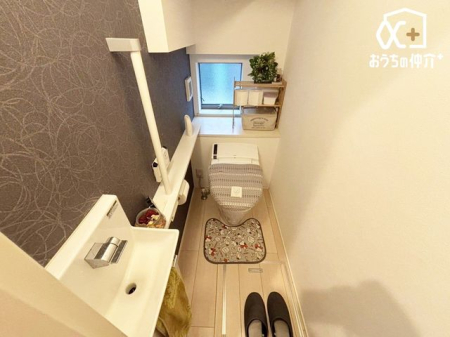 トイレ 清潔感のあるシンプルなトイレです。