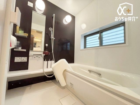 浴室 ～・～Bath～・～一日の疲れを洗い流すバスルーム。シャワー派の人もせっかくのゆったりバスタブの心地よさを味わってみては。きっと毎日、帰ってきてからの時間が一層楽しみになるはずです。