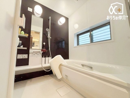 浴室 ～・～Bath～・～一日の疲れを洗い流すバスルーム。シャワー派の人もせっかくのゆったりバスタブの心地よさを味わってみては。きっと毎日、帰ってきてからの時間が一層楽しみになるはずです。