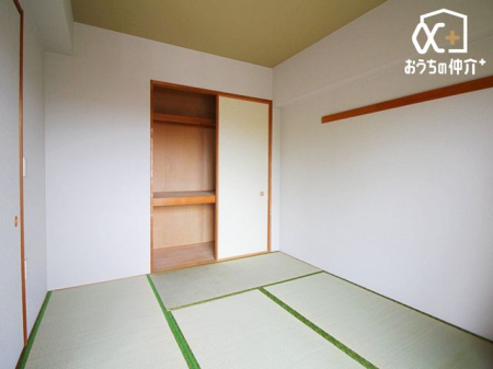 その他内観 客間としても重宝するリビング横の約6.0帖和室スペース。
