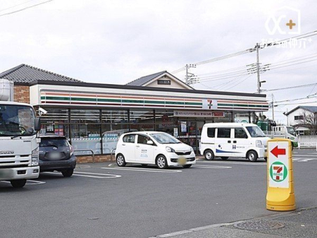 周辺環境 セブンイレブン東久留米八幡町3丁目店 徒歩5分。営業時間：24時間 駐車場：有 330m