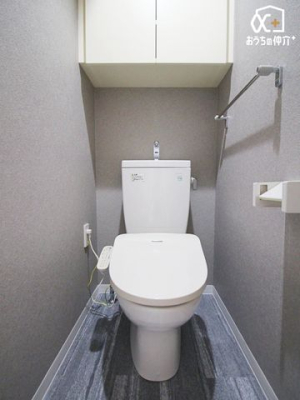 トイレ シンプルな内装のスッキリとしたトイレです。