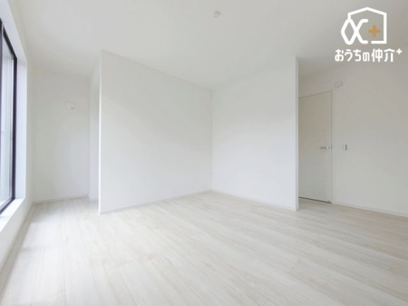 現地外観写真 陽当たりや風通しも良く、毎日を快適に過ごせる住み心地の良い住まいです。