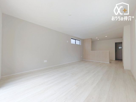 現地外観写真 閑静な住宅地は、騒音や喧騒から離れた落ち着いた環境が広がり、緑豊かな公園や整備された道路が特徴です。家族連れや高齢者にも安心な治安の良さが魅力で、穏やかな日常が過ごせます。