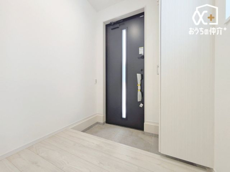 現地外観写真 静かで落ち着いた周辺環境に加え、生活施設も充実。住環境の良さが際立つ一邸です