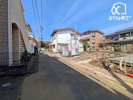 現地外観写真 買い物施設がすぐそばにあり、生活利便性の高い立地が魅力です。