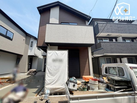 現地外観写真 戸建て住宅ならではの静かでプライベートな空間は、心地よい暮らしを求める方に最適。ペットとのびのび暮らせるのも魅力です。