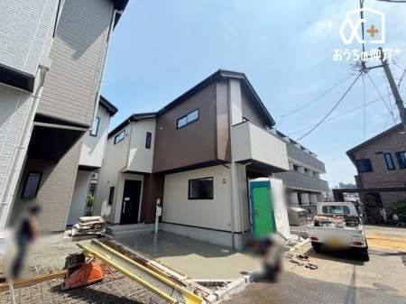 現地外観写真 暮らしを豊かにする充実の設備が整った住まい。すぐに快適な生活をスタートできます。