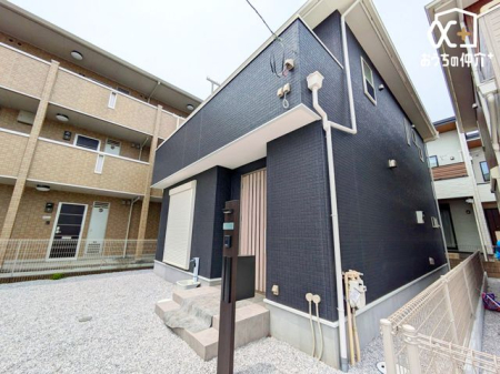 周辺環境 入間市立上藤沢中学校 徒歩10分。【上藤沢中学校】車椅子対応の入り口 770m