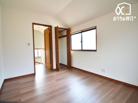 子供部屋 クローゼットが付いているため、お子様の勉強道具・衣類・寝具等も便利に収納可能です。