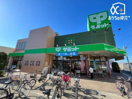 周辺環境 サミットストア新座片山店 徒歩5分。営業時間　9:00～23:00　駐車場台数　165台（内、車いす使用者用　3台） 360m