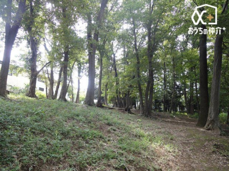 周辺環境 1号片山緑地 徒歩11分。 840m