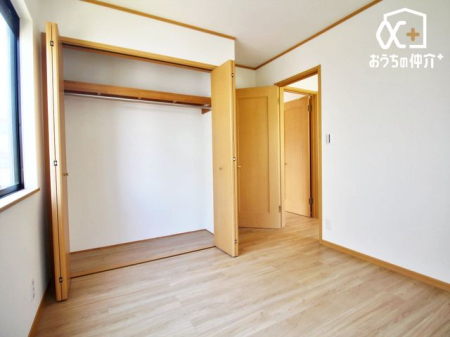 子供部屋 クローゼットが付いているため、お子様の勉強道具・衣類・寝具等も便利に収納可能です。