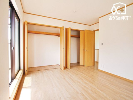寝室 クローゼットも付いており、寝具・衣類等も豊富に収納可能な寝室です。