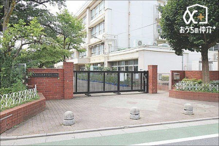 周辺環境 練馬区立大泉学園緑小学校 徒歩2分。学ぶことを喜びと感じ、将来への夢や希望をもって主体的に学べる学校を目指しています。 160m