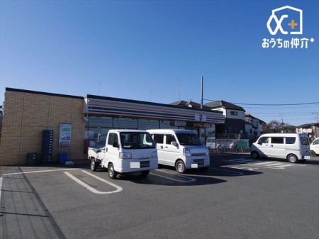周辺環境 セブンイレブン所沢ニュータウン北店 徒歩12分。24時間営業なので、急なお買い物にも便利です。飲食物や軽い日用品を販売しております。駐車場有 940m