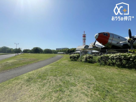 周辺環境 徒歩38分。所沢航空記念公園は、日本における航空発祥の地。広大な敷地にはお子様が楽しめる遊具はもちろん、各運動施設や野外ステージ、航空発祥記念館などがあります。 3010m