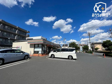周辺環境 セブンイレブン　東所沢3丁目店 徒歩7分。24時間営業なので、急なお買い物にも便利です。飲食物や軽い日用品を販売しております。駐車場；有 530m
