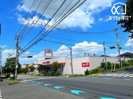 周辺環境 ファッションセンターしまむら　東所沢店 徒歩13分。お子様用の衣服から婦人服まで品ぞろえが豊富な店舗です。 1000m