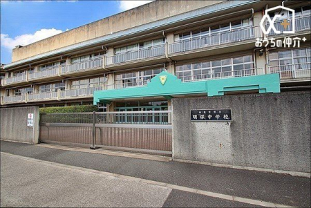 周辺環境 西東京市立明保中学校 徒歩13分。昭和53年開校。生徒数432人(令和5年4月時点) 教育目標『すすんで学び心身ともに健康で思いやりのある人になる』 1000m