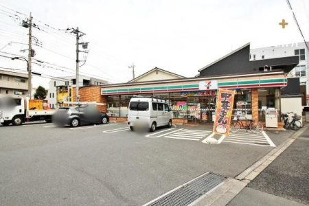 周辺環境 セブンイレブン西東京富士町3丁目店 徒歩7分。24時間営業なので急なお買い物にも便利です。 お弁当やホットスナック、カフェなどの飲み物も販売しています。 520m