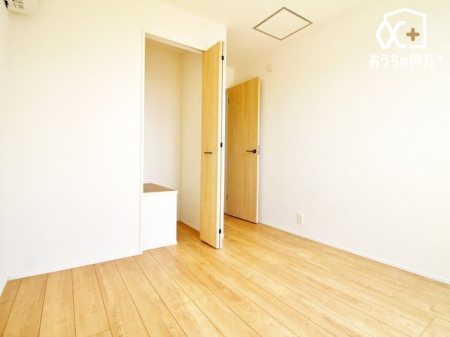 子供部屋 クローゼットが付いているため、お子様の勉強道具・衣類・寝具等も便利に収納可能です。
