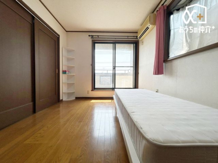 Q `Room`m̓i`ȃt[OƗF̕ǂACeAl̂ƂĂyłˁI